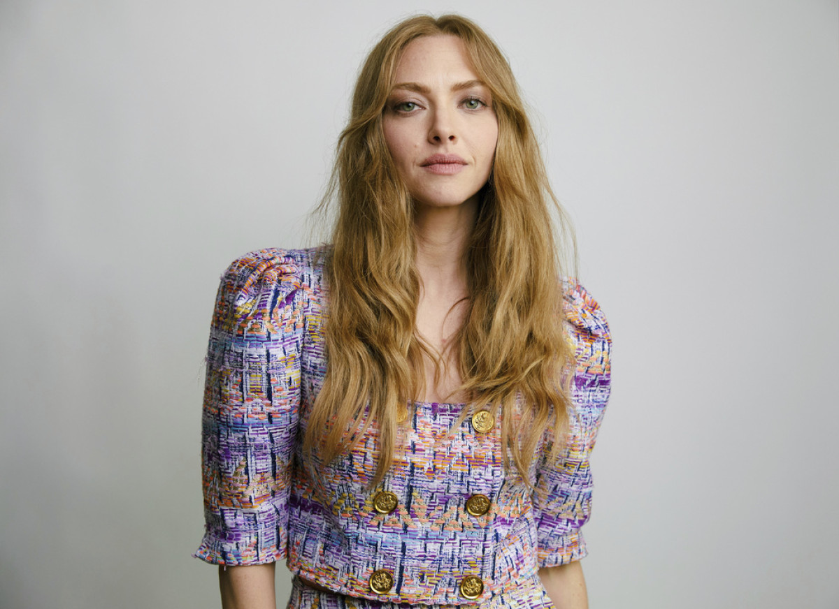 Η Amanda Seyfried αποκάλυψε το beauty staple του Mean Girls που λατρεύει μέχρι σήμερα - «Αυτό το προϊόν με ταξιδεύει πίσω»