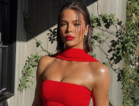 Το skittles-styleskittles-style γαλλικό μανικιούρ της Khloé Kardashian είναι η απόλυτη παστέλ τελειότητα