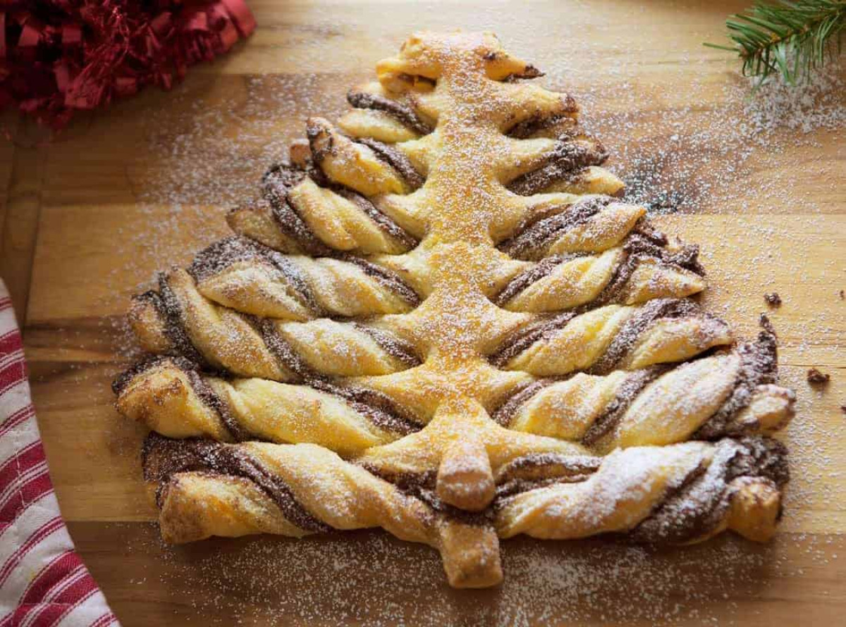 Χριστουγεννιάτικο δέντρο από πραλίνα: Μια ξεχωριστή γλυκιά γεύση για τα γιορτινά πρωινά που έρχονται