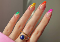 Dopamine Nails: Το πολύχρωμο trend στο TikTok είναι ό,τι πιο ανεβαστικό για το καλοκαίρι