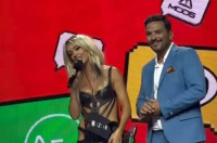 MAD VMAS 2025: Η πασαρέλα της Φουρέιρα με τα βραβεία στα παρασκήνια (Αποκλειστικό)