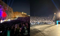 Ο «Εξωγήινος» του Τσουβέλα απογείωσε το Θέατρο Βράχων. Παρέλαση celebrities