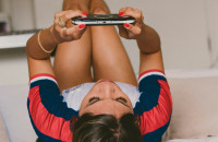 Τι είναι το ASMR και γιατί έχει καταλάβει τα social ως ο καλύτερος τρόπος για να κοιμηθείς;