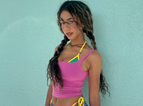 Το “Dolphin Girl” είναι το απόλυτο καλοκαιρινό trend του 2025 - Και ναι, θέλεις να το υιοθετήσεις
