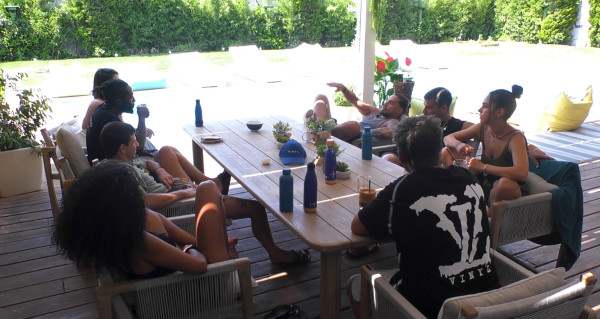 Big Brother: Η μέρα της μεγάλης σφαγής... Όλοι εναντίον όλων και η Φένια με τη Ζωή σαν να βλέπουν σινεμά...