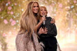 Jennifer Lopez: Η μητέρα της αποκάλυψε ότι προσευχόταν 20 χρόνια για να τα ξαναβρεί η κόρη της με τον Ben Affleck