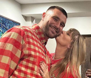 Taylor Swift - Travis Kelce: Το γλυκό φιλί και το πρώτο outing στο Instagram 