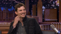 Ashton Kutcher: Μίλησε για την εξωσωματική και την αποβολή της πρώην του, Demi Moore - «Πραγματικά επώδυνο»