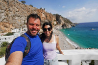 Happy Traveller στην Κάρπαθο: Ευτύχης και Ηλέκτρα εξερευνούν τα ορεινά χωριά του νησιού