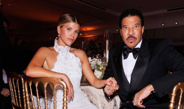 Η Sofia Richie είναι έγκυος και ο παππούς Lionel δεν κρύβει τη χαρά του