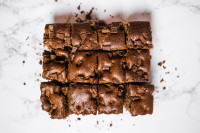 Το viral πραλινάτο brownie με μόλις τρία υλικά