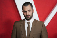 Ο Penn Badgley μοιράστηκε μια σκοτεινή σύνδεση μεταξύ του You και του Gossip Girl