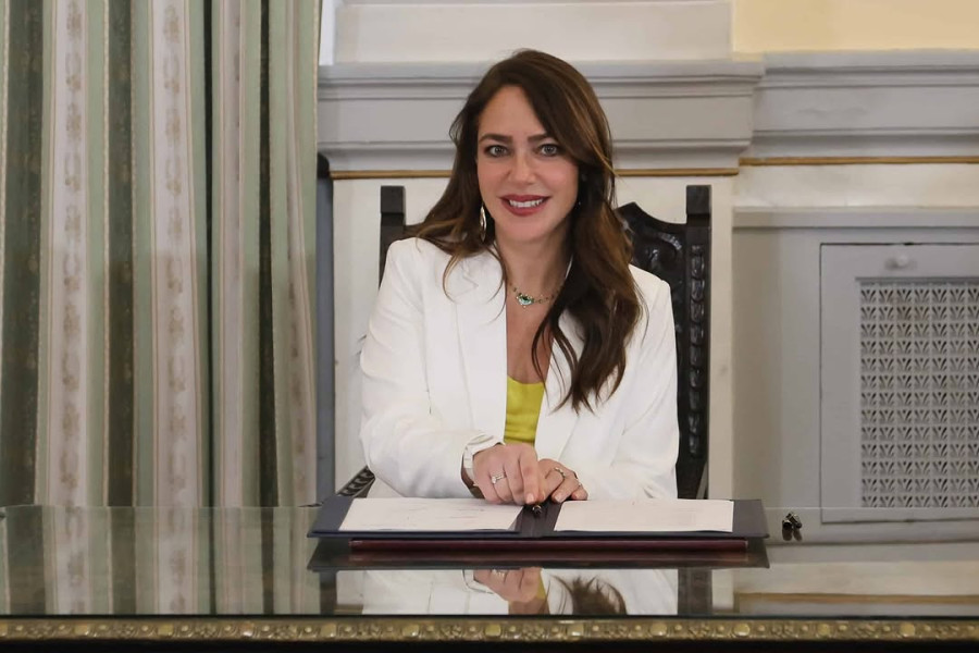 Δόμνα Μιχαηλίδου: Αποκάλυψε αν ο γιος της κλωτσάει μέσα στη Βουλή!