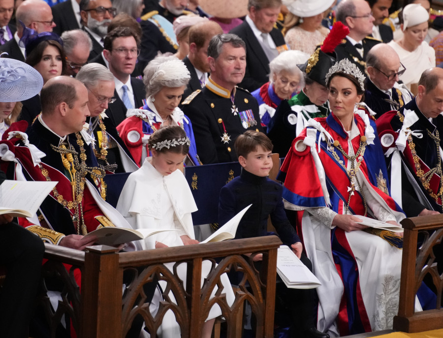 Στέψη Καρόλου: Οι εμφανίσεις των μελών της βασιλικής οικογένειας - Η Kate, o William και τα παιδιά τους έκλεψαν την παράσταση