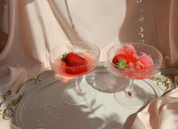 Strawberry Gin Smash: Πώς να φτιάξεις το πιο δροσερό κοκτέιλ του καλοκαιριού