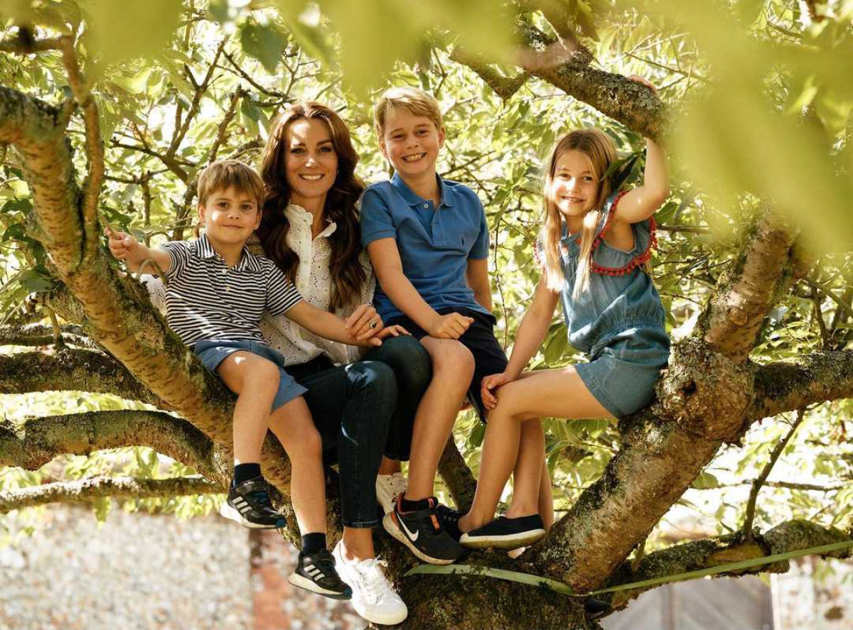 Η Kate με τα παιδιά της, τους πρίγκιπες George και Louis και την πριγκίπισσα Charlotte