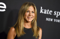 Δοκίμασε τα Frosted Glass Nails της Jennifer Aniston για ένα κομψό καλοκαιρινό μανικιούρ