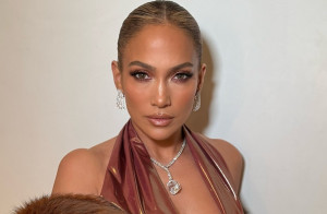 Η Jennifer Lopez έβαλε 2 “spicy” cottagecore outfits μέσα σε μία μέρα