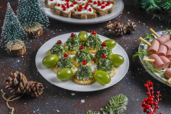 Χριστούγεννα στο τραπέζι σου: 4 ξεχωριστές ιδέες για ένα γιορτινό πλατό τυριών και αλλαντικών