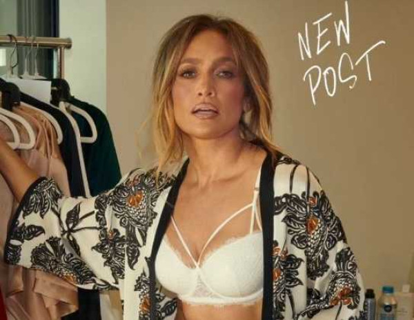 Jennifer Lopez: Έγινε 54 χρονών και το γιόρτασε με μια σούπερ σέξι εμφάνιση