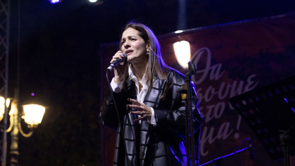Σκληρή κριτική στη Μποφίλιου: «Ό,τι και να σου έχει κάνει ο πατέρας σου, βλαμμένο δεν τον λες»