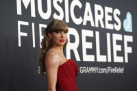 Οι fans πιστεύουν ότι η Taylor Swift θα ανακοινώσει το επόμενο project της στα AMAs