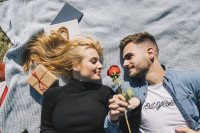 Love Bombing: Η υπερβολική αγάπη είναι red flag;