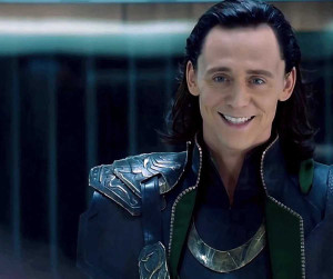 Tom Hiddleston: Ο Loki ήρθε στο Ναύπλιο κι εμείς τον θυμόμαστε να απαγγέλλει αρχαία Ελληνικά