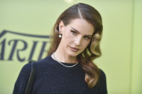 Brown Sugar Brunette: Η απόχρωση που υιοθέτησε η Lana Del Rey για την άνοιξη