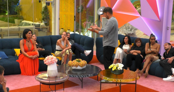 Big Brother: Ο Ντεντόπουλος σηκώνει το γάντι της Ζωής που γίνεται τριάδα φωτιά με Νάνσυ και Φένια και στη μέση ένας... σεισμός!