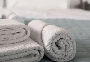 Το trend που έχει ξετρελάνει τα social: The Towel Hack ή πώς να διπλώνεις τις πετσέτες σου όπως στα ξενοδοχεία!