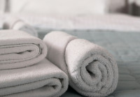 Το trend που έχει ξετρελάνει τα social: The Towel Hack ή πώς να διπλώνεις τις πετσέτες σου όπως στα ξενοδοχεία!
