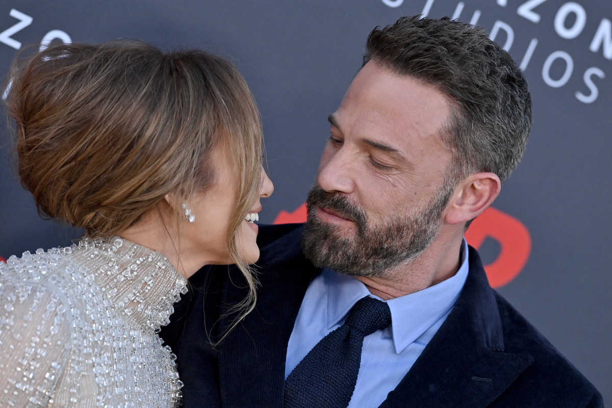 Jennifer Lopez - Ben Affleck: Το video με το καυτό φιλί τους στην πρεμιέρα της ταινίας «Air»