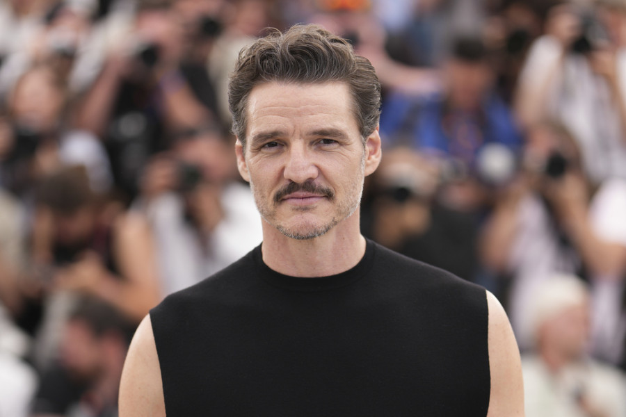 Ο Pedro Pascal προτείνει στην Dakota Johnson να ανοίξει OnlyFans