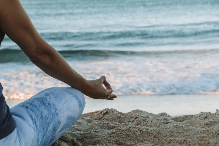 7 στάσεις yoga για να διώξεις το στρες σε ένα τέταρτο! Βρες έναν τοίχο και ξεκίνα!