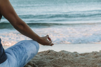 7 στάσεις yoga για να διώξεις το στρες σε ένα τέταρτο! Βρες έναν τοίχο και ξεκίνα!