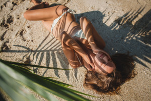 Πώς να διαλέξεις το κατάλληλο ενυδατικό αφρόλουτρο για λαμπερή καλοκαιρινή επιδερμίδα