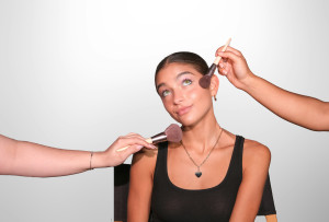 Αυτά είναι τα 5 νοσταλγικά, Y2K beauty προϊόντα που «κλέβει» η Gen Z από τους Millennials