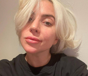 Η Lady Gaga έκλεισε τα 37 της και μοιράζεται το μυστικό της αψεγάδιαστης επιδερμίδας της