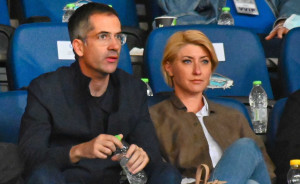 Ο Κώστας Μπακογιάννης και η σύζυγός του, Σία Κοσιώνη στον τελικό κυπέλου Ελλάδας μεταξύ ΠΑΟ και ΠΑΟΚ το 2022