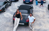 Μαρίνα Βερνίκου: Το road trip της στον Όλυμπο με ένα καραβάνι από Porsche 911