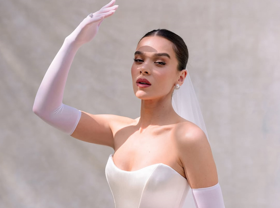 Η Hailee Steinfeld επέλεξε &quot;παραμυθένια νύχια&quot; για την Ημέρα του Γάμου της και χαρίζει την απόλυτη έμπνευση για νυφικό μανικιούρ