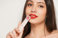 Τα Lip Gloss Keychains είναι τα νέα bag charms