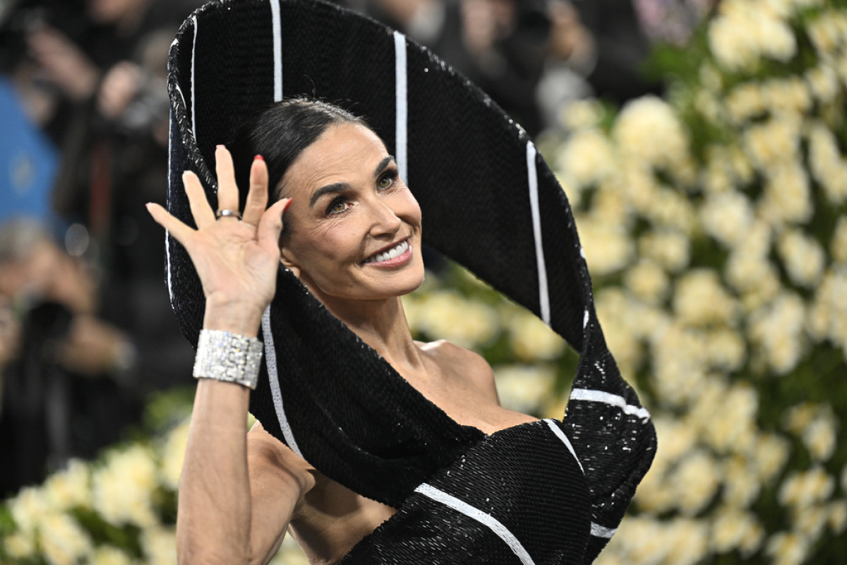 Το Cherry Red Mani της Demi Moore φωνάζει «καλοκαίρι»