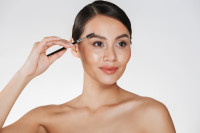 Τα brow gels είναι το little black dress του μακιγιάζ ματιών - Απλά το χρειάζεσαι