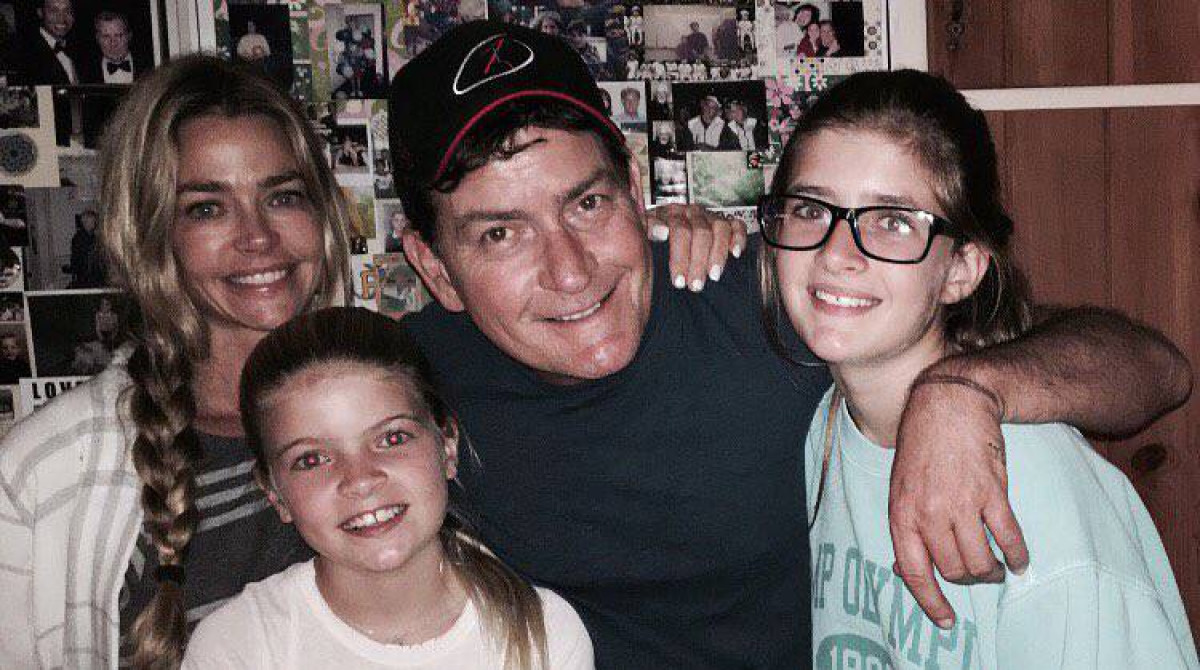 Ο Charlie Sheen, η Denise Richards και τα κορίτσια τους το 2016
