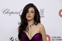 Slip Dress &amp; Bra - Η Camila Cabello φέρνει την εποχή των ‘00s στο σήμερα