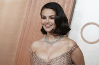 Choppy Cowboy Bob: Το νέο haircut της Selena Gomez είναι ο καλύτερος τρόπος να φορέσεις φράντζα αυτό το καλοκαίρι