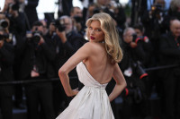 Elsa Hosk: Αυτά είναι τα basic beauty μυστικά της! Ποιας διάσημης φίλης της το νεσεσέρ ζηλεύει;