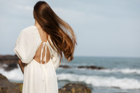 Glass hair: Το πιο hot hair trend επιστρέφει – Όλα τα μυστικά που θες να ξέρεις